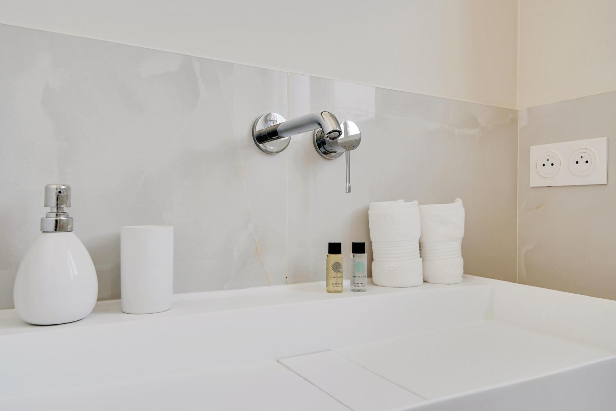 Suite Deluxe 1 By Les Maisons De Charloc Homes Boulogne-Billancourt Kültér fotó
